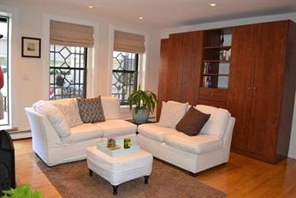 Foto del edificio - 315-317 Beacon St