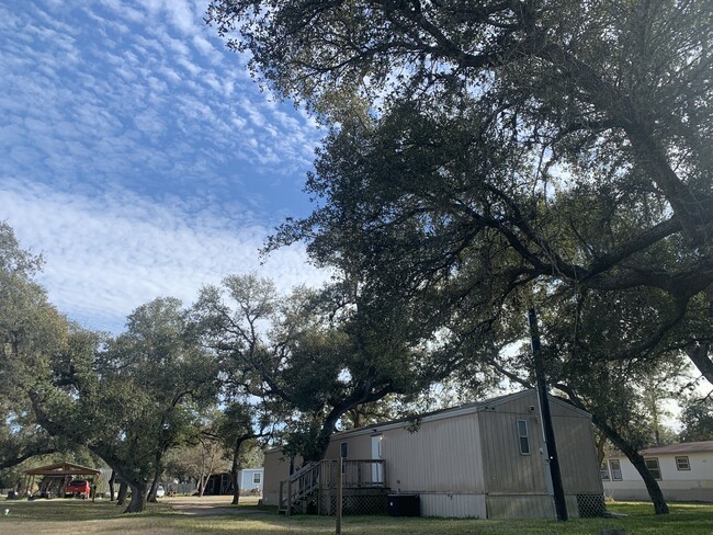 Foto del edificio - 417 Coleto Dr