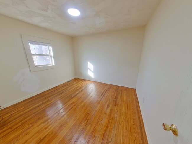 Building Photo - 1201 Dellrose