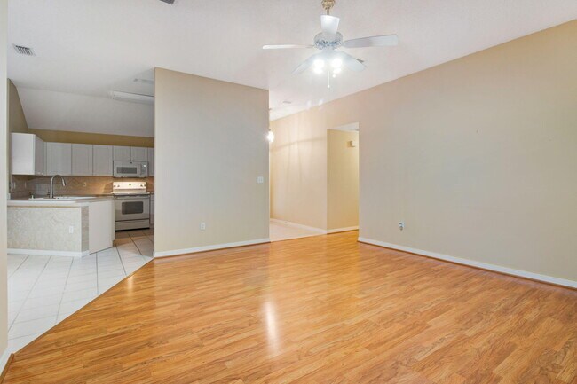 Foto del edificio - 366 Bay Tree Dr