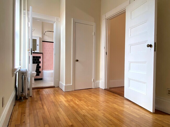 Building Photo - 2 Ware St