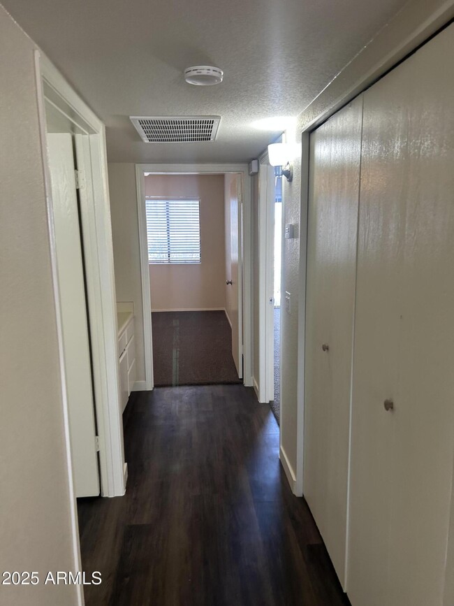 Foto del edificio - 1444 N Recker Rd