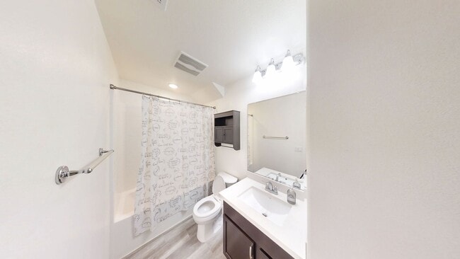 Foto del edificio - Beautiful 2 Story 4 Bedroom 3 Bathroom hom...