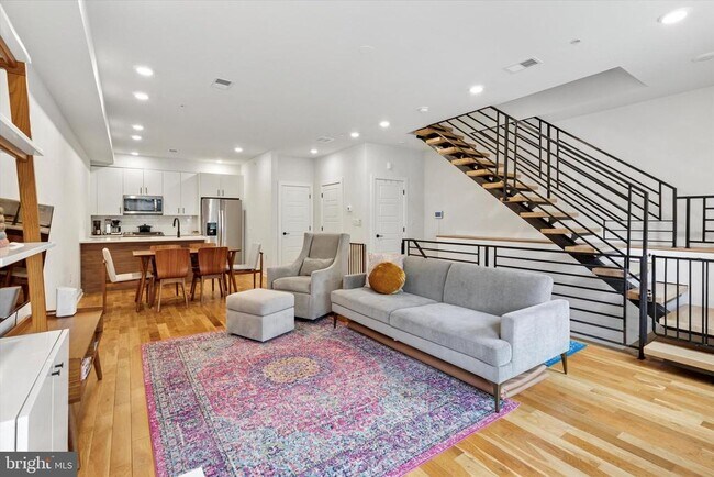Foto del edificio - 23 E Durham St