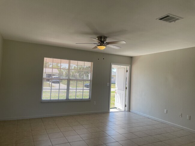 Foto del edificio - 3314 Montclair Cir