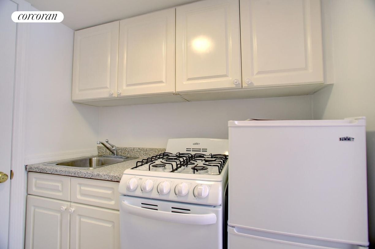 Primary Photo - 104 W 80th St