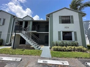 Building Photo - 1024 S Independence Dr