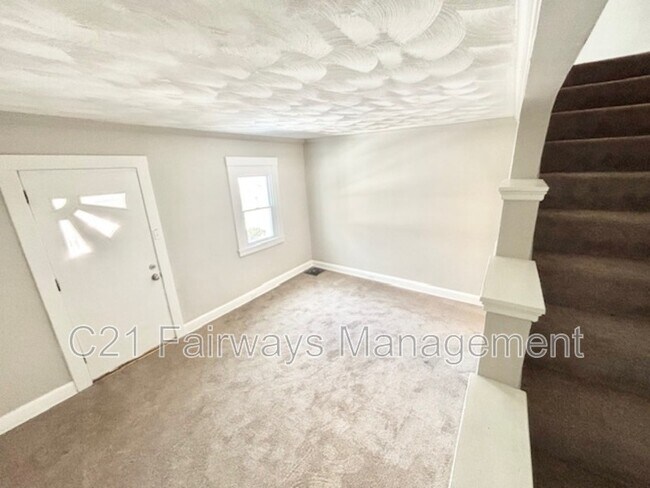 Building Photo - 874 Vankirk St