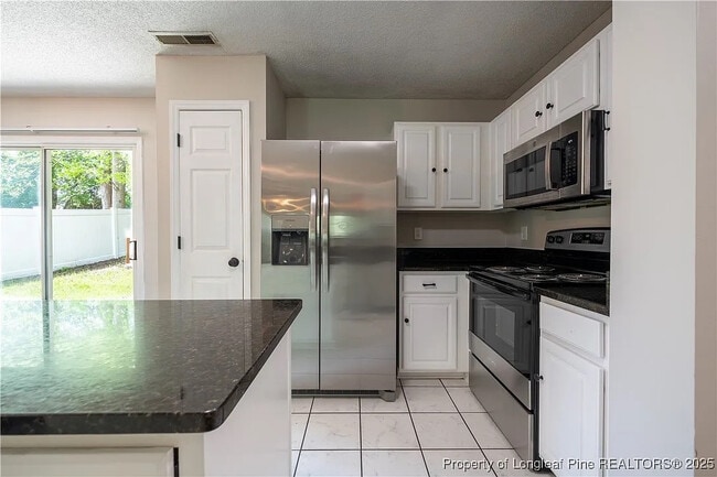 Building Photo - Room in House on Feldspar Way