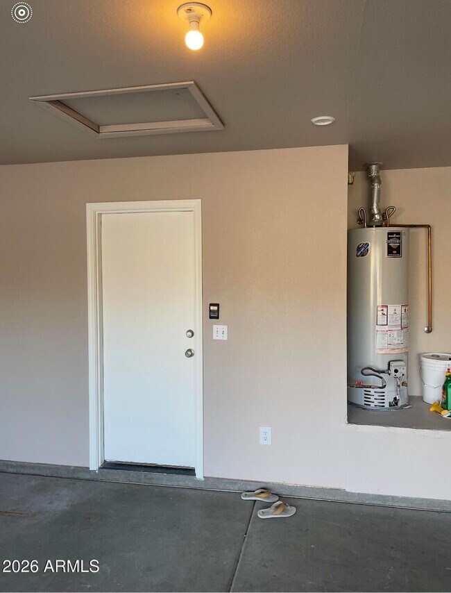 Foto del edificio - 2463 E Springfield Pl