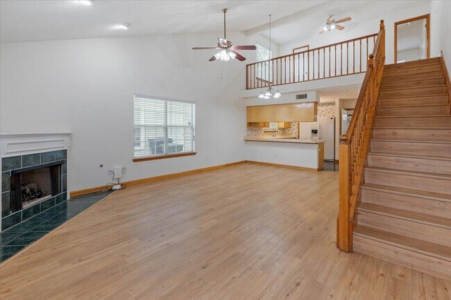 Foto del edificio - 2510 Golden Park Ln