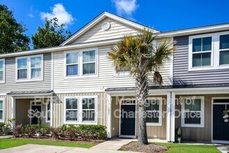 Building Photo - 7833 Montview Rd