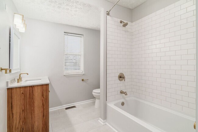 Building Photo - Available Now! Located in Merion Village, ...