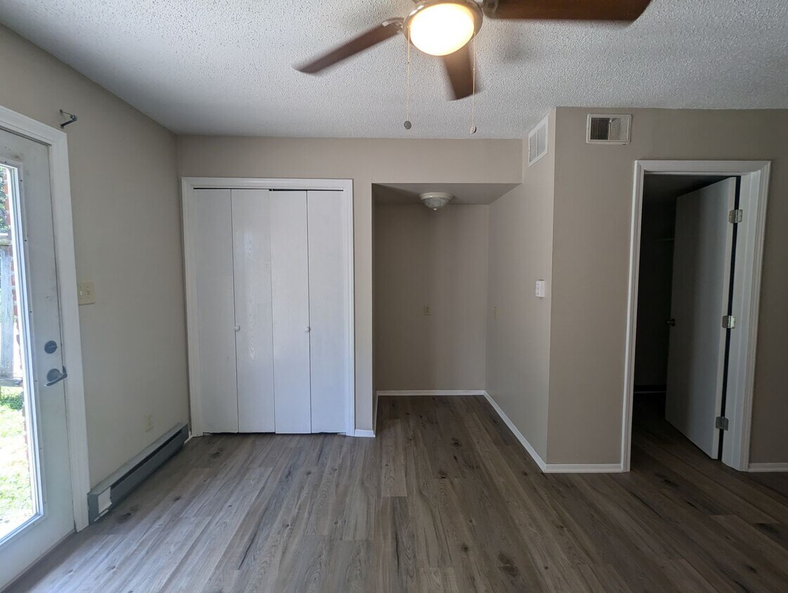 Foto principal - 2 Bedroom/1.5 Bathroom Townhouse in South ...