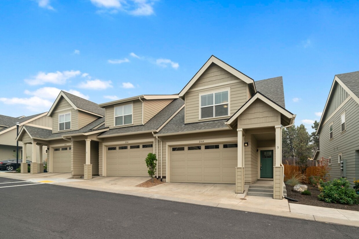 Foto principal - 3 Bedroom Townhouse - Pet Friendly!