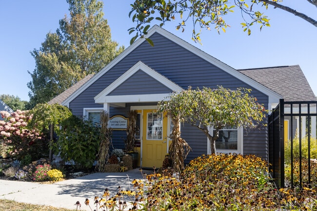 Leasing Center and Access to Pool/Grilling Area/Fire Pit - Tamarlane Apartments, LLC