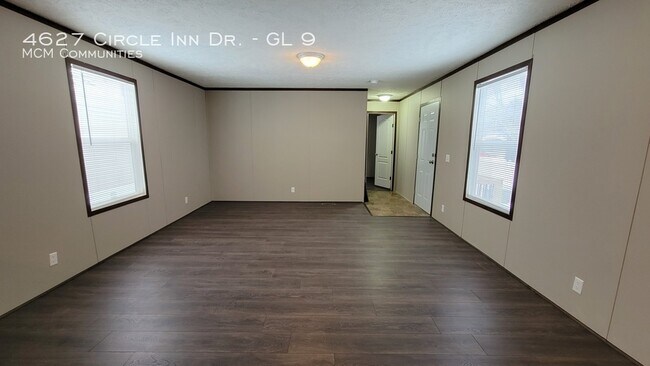 Foto del edificio - 4627 Circle Inn Dr