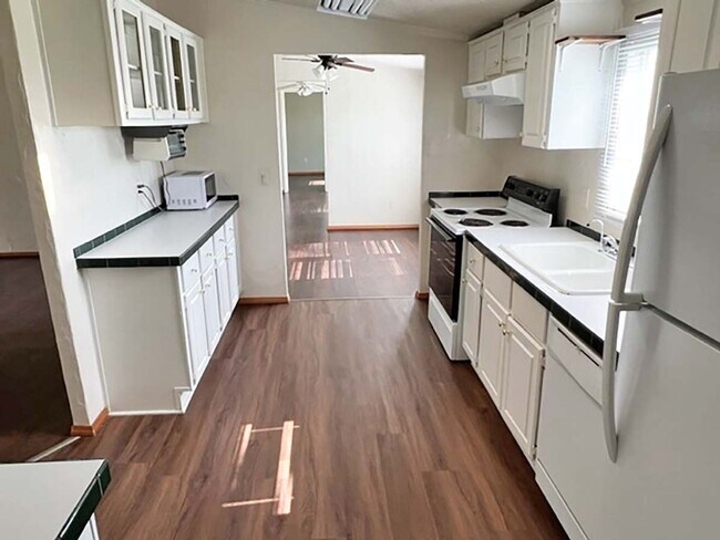 Foto del edificio - Great 4 Bdrm 2 Bath Manufactured Home in R...
