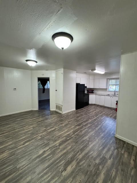 Building Photo - 5700 Eastwood Dr