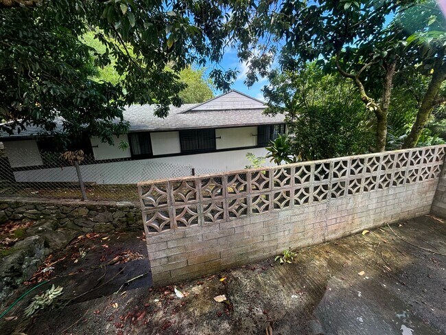 Building Photo - 1716 Kuikele St