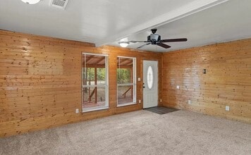 Building Photo - 358 W Quanah Rd