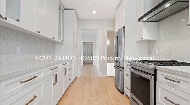Building Photo - Newly Remodeled - Yolanda Park Home - A/C ...