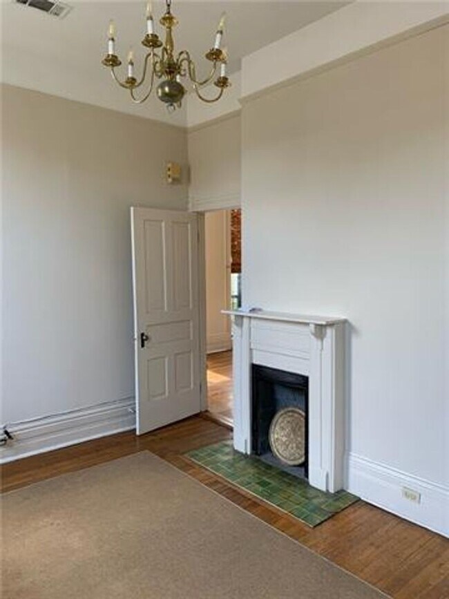 Foto del edificio - 1719 Valence St