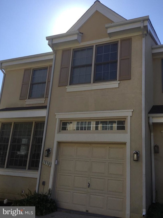 Foto del edificio - 1330 Park Garden Ln