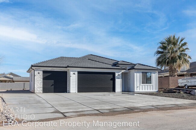 Building Photo - 4 br, 2 bath House - 2057 S. Twin Circle  St.