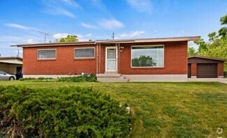 Building Photo - 557 Laker Wy