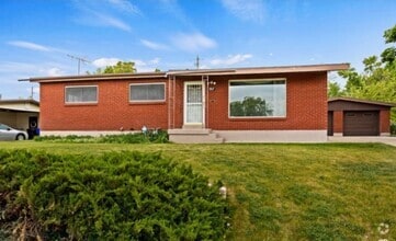 Building Photo - 557 Laker Wy