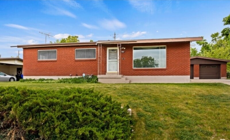 Primary Photo - 557 Laker Wy