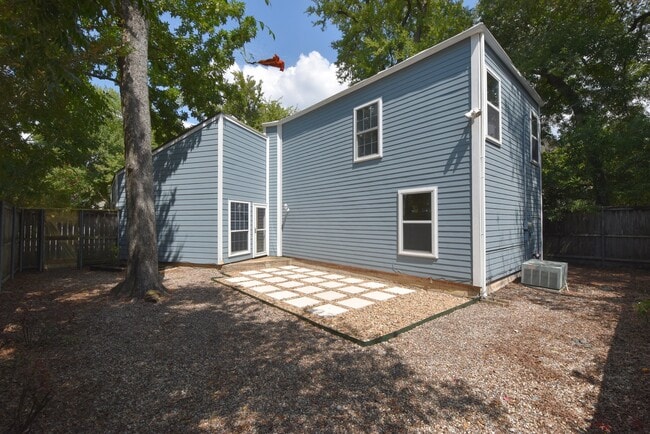 Building Photo - 4423 Wendell St