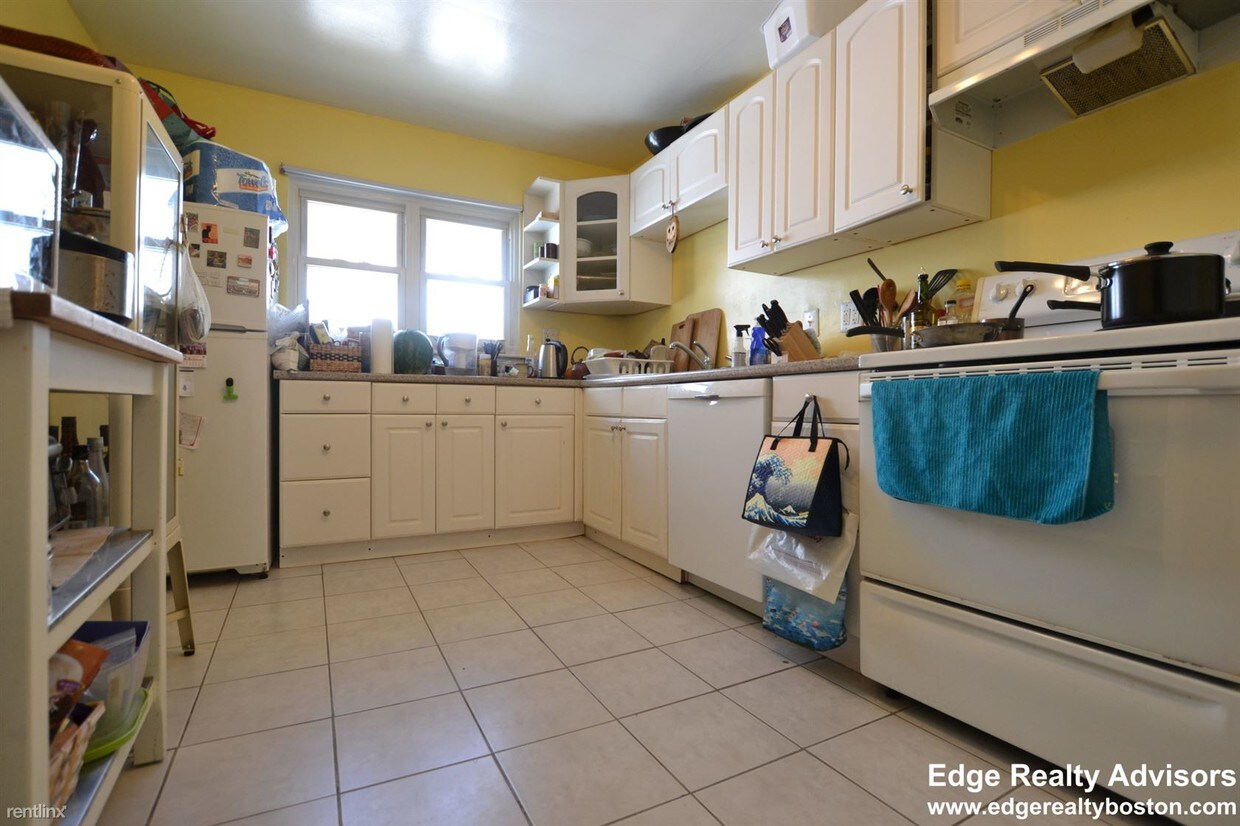1 br, 1 bath - 22 Beechcroft St - 1 br, 1 bath  - 22 Beechcroft St
