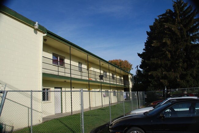 Building Photo - 624 W Yakima St