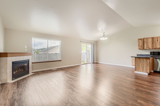 Foto del edificio - Gorgeous 3 Bed 2 Bath Updated Home @ the Ideal Marysville Location!