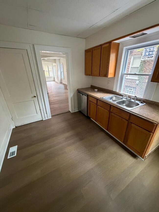 Foto del edificio - 3242-3242 Sycamore Rd