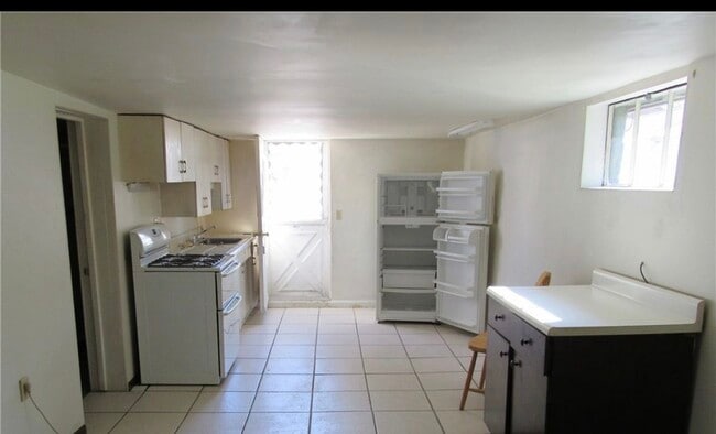 Building Photo - 100 Curtis St