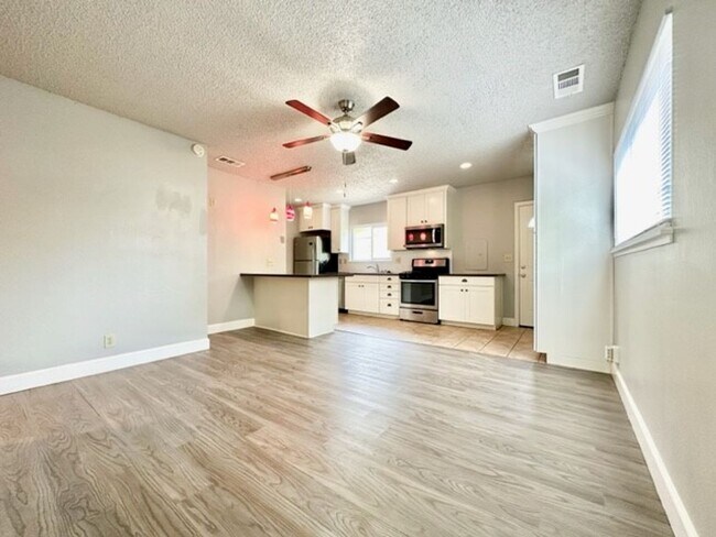 Foto del edificio - **Pre-Leasing for Summer 2026**  New and Improved 3 Bed 2 Bath Home