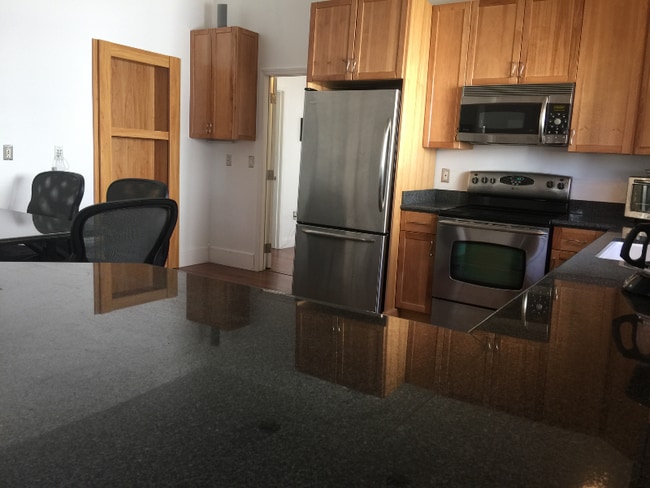 Building Photo - 1015 Beamer St