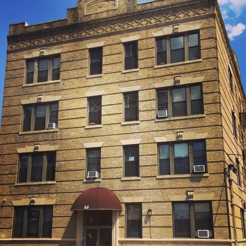 Building Photo - 2-4 Jones St
