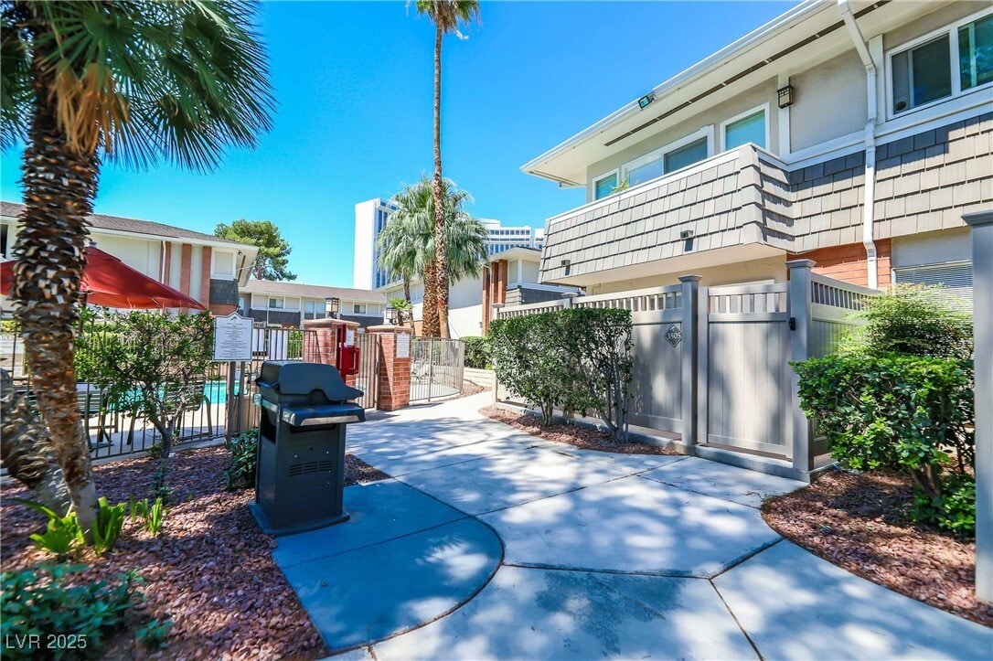 Foto principal - 683 Oakmont Ave