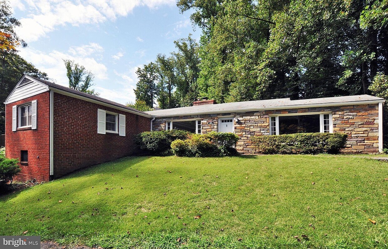 Primary Photo - 6591 Rannoch Rd