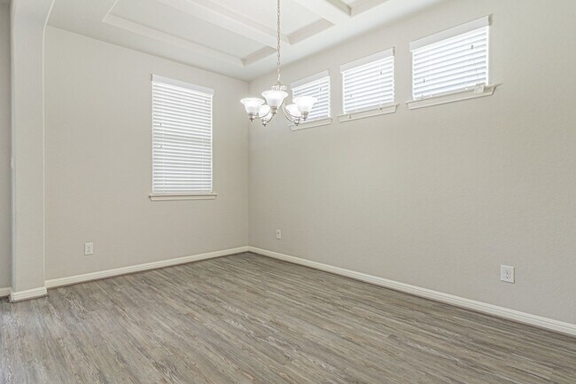 Foto del edificio - GORGEOUS 4BR 2.5 BATH WITH LOTS OF NEIGHBORHOOD AMENITIES! Available August 7th!