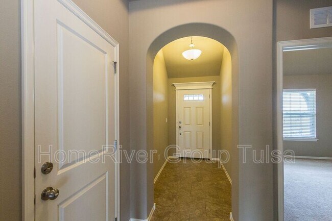 Building Photo - 17420 E 43rd St