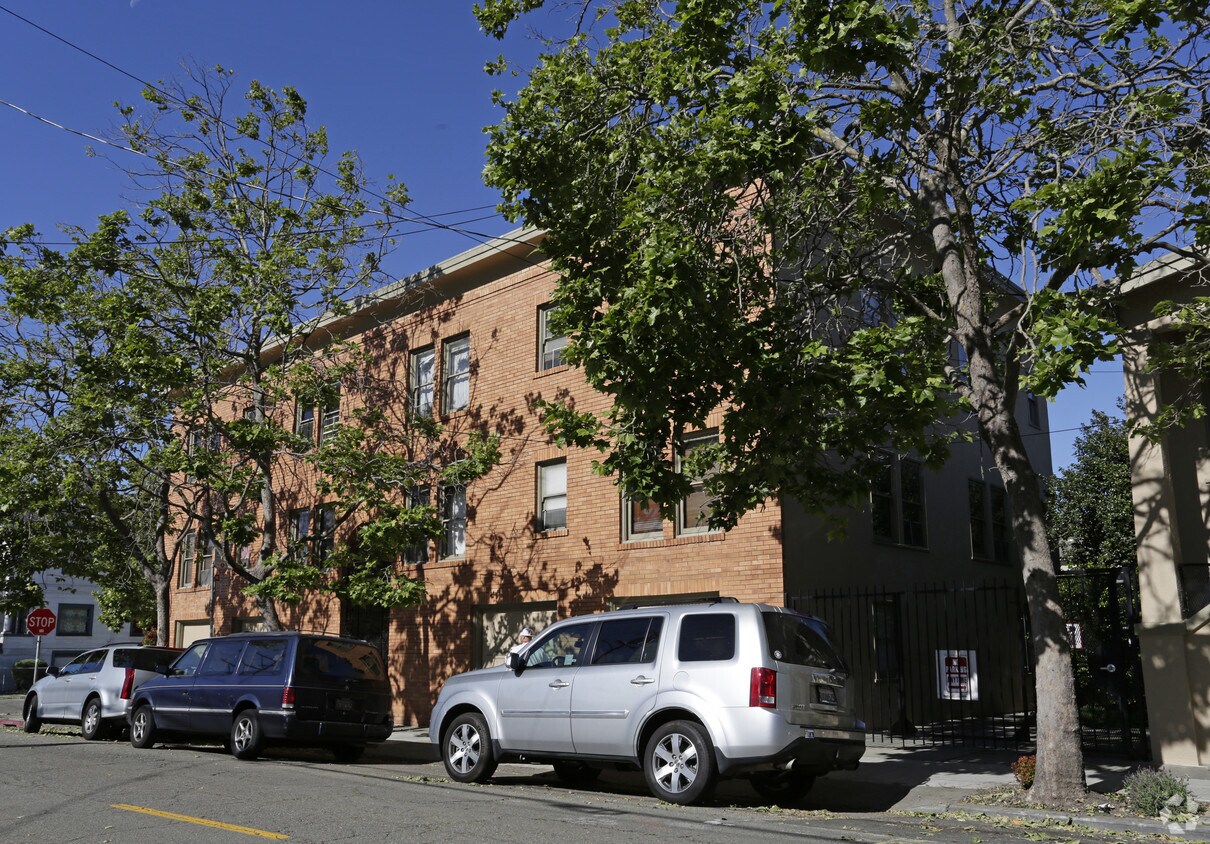 Building Photo - 3815 Shafter Ave