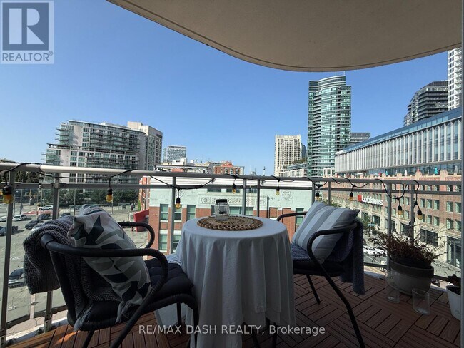 Building Photo - 600-600 Queens Quay W
