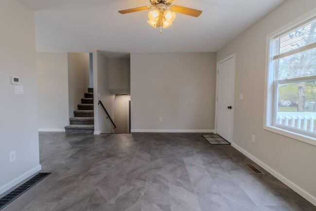 Building Photo - Bright & Updated 4-Bedroom Home Close to Everything