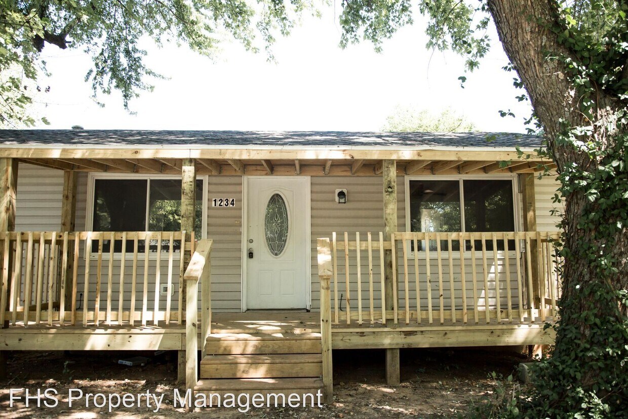 Primary Photo - 5 br, 2 bath House - 1234 N Glenn