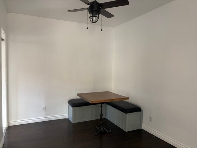 Foto del edificio - 3506 Falcon Ave